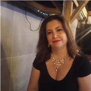 Profesora bilingüe de inglés imparte clases de inglés a alumnos de todas las edades